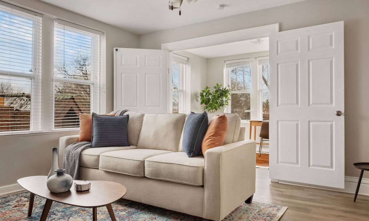 University City Apartment | ★ 3BR Apt ★ Mid Term Stay ★ The Loop - WashU - BJC ★