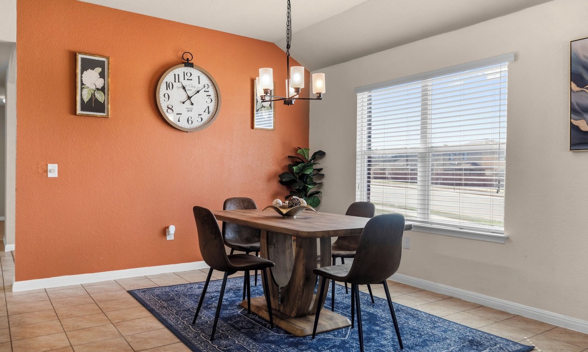 Pioneer Crossing House | 3BR Austin Retreat -King Bed - Office - Home Gym - Sleeps 8 - Near Downtown