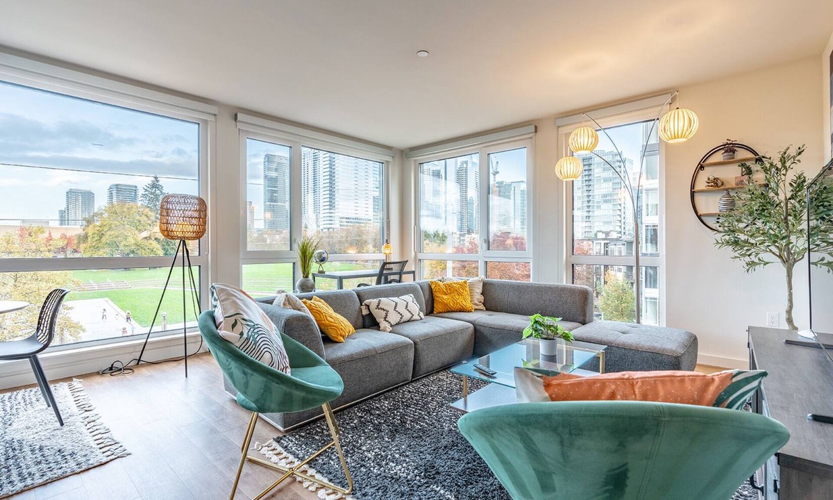 West Bellevue Bed & Breakfast | 3BR | Balcony, Views, Gym | Bellevue | Sophari B