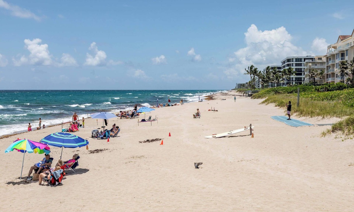 Lake Worth House | ‼️3BR Beach Getaway‼️ w/Pool + BBQ