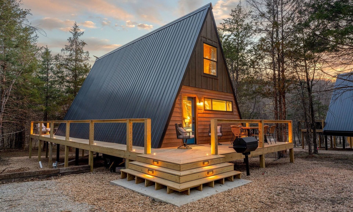 Omaha Cabin | 3BR Cabin Nestled by the Creek | Private Hot Tub