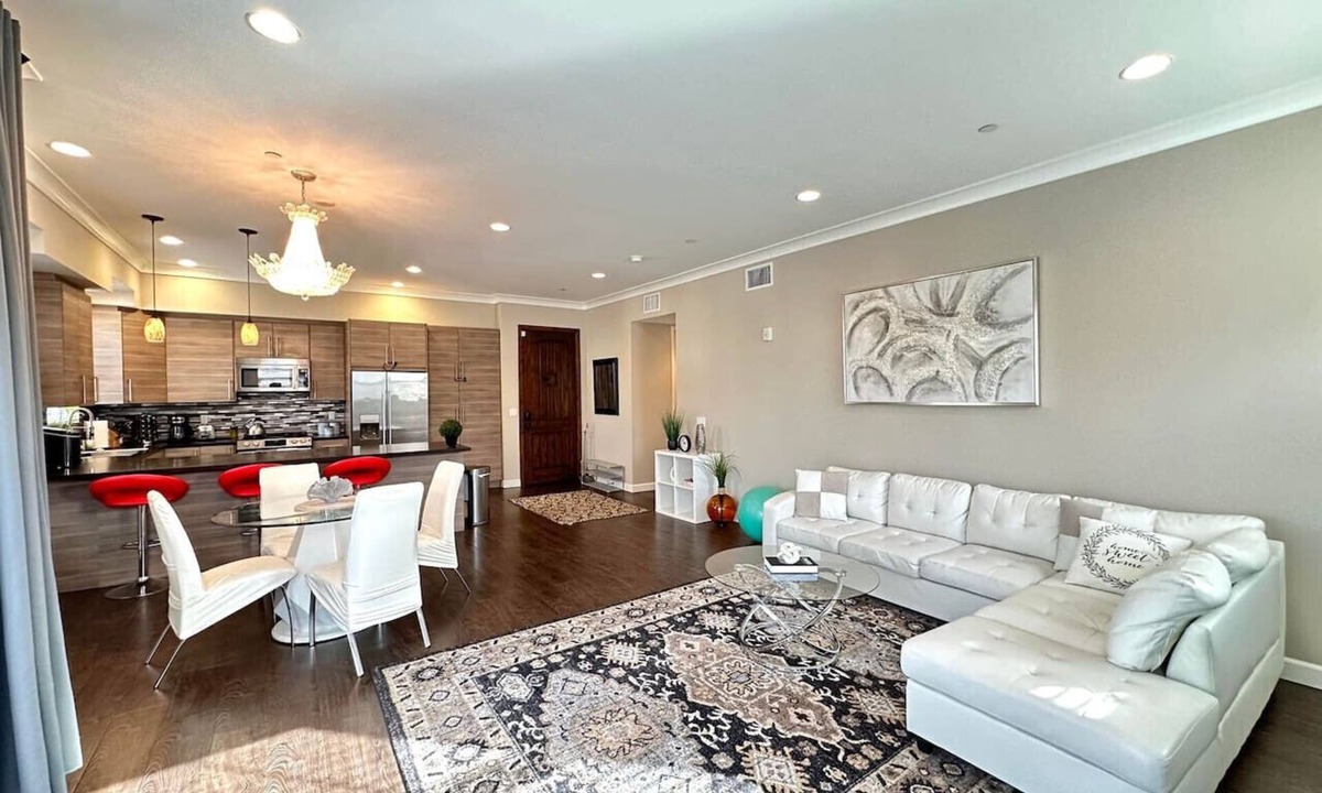 Glendale Condo | 3BR Condo, Glendale, GD1