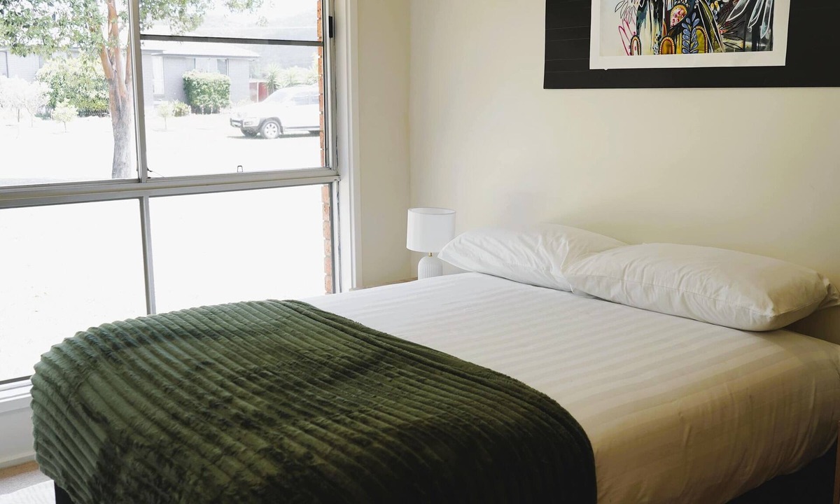 Denman House | 3BR Contractor Friendly Home - Weekly Stays Denman