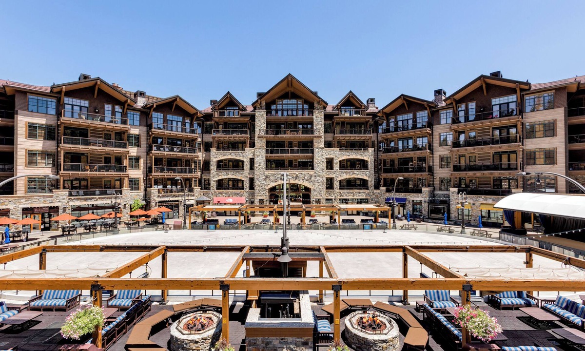 Truckee Hotel | 3BR+ Den Home w/Deck & Fireplace | Shuttle + Pool