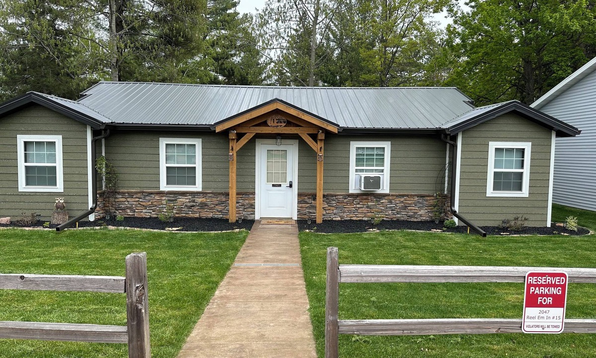Tomahawk Cabin | 3BR Family Retreat - Relax, Play, Unwind, ENJOY in the Heart of Wisconsin!