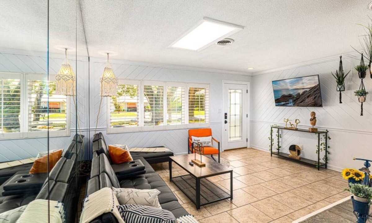 Conway House | 3BR Family Stay in Orlando | Wi-Fi + Full Kitchen