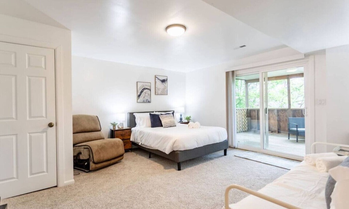 East Allegheny House | 3BR GEM Near Hot Spots - Deck