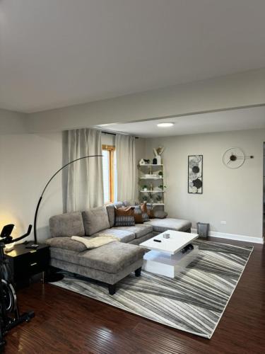 Dunning House | 3BR Gym Workspace Chicago Condo