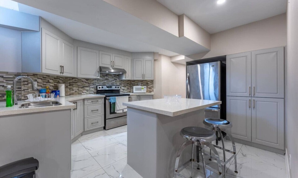 Mount Pleasant Apartment | 3BR Hideout Basement w/King Bed & Free Parking!