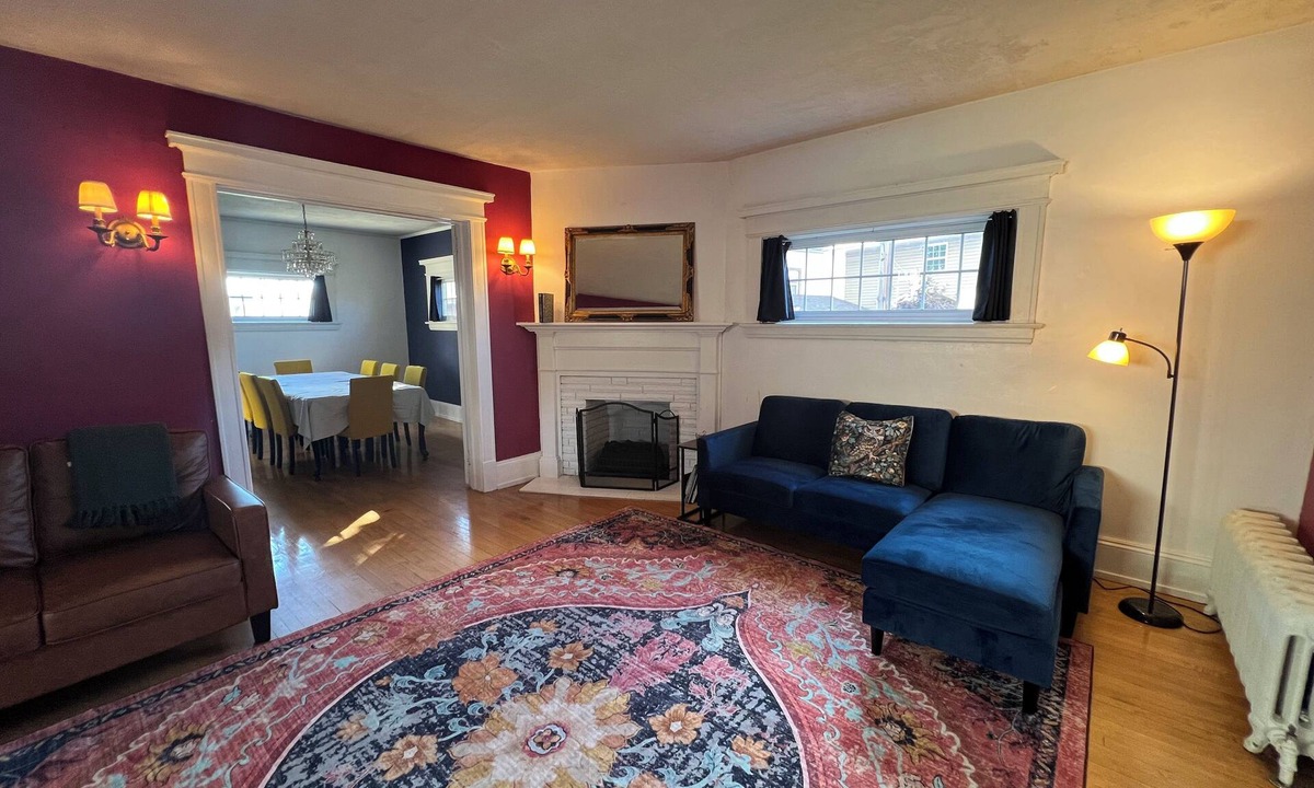 Algoma District House | 3BR Home By The River, King Bed, Soaker Tub, Walk To Museums, Restaurants