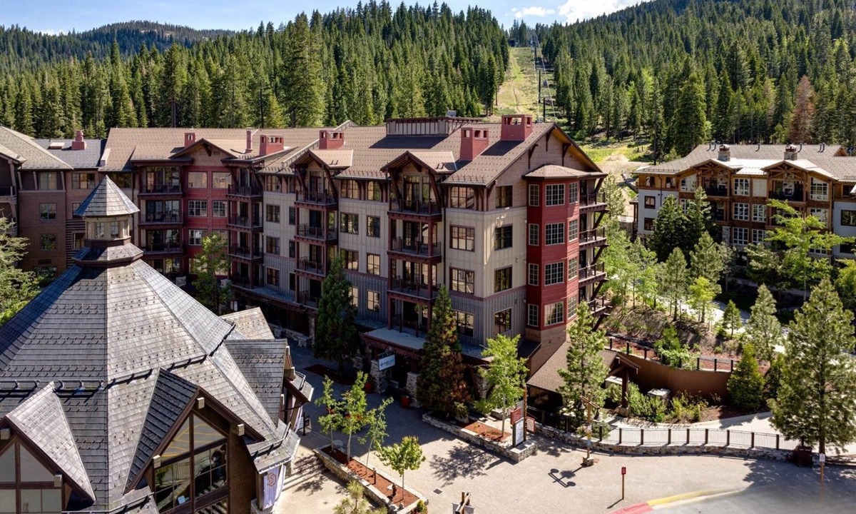 Truckee Hotel | 3BR Home | Forest Views, Fireplace, Pool & Shuttle