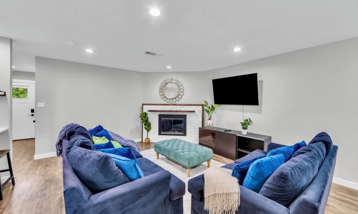 Allen House | 3BR Home Near Outlets & Event Center ,nPet Friendly, Backyard