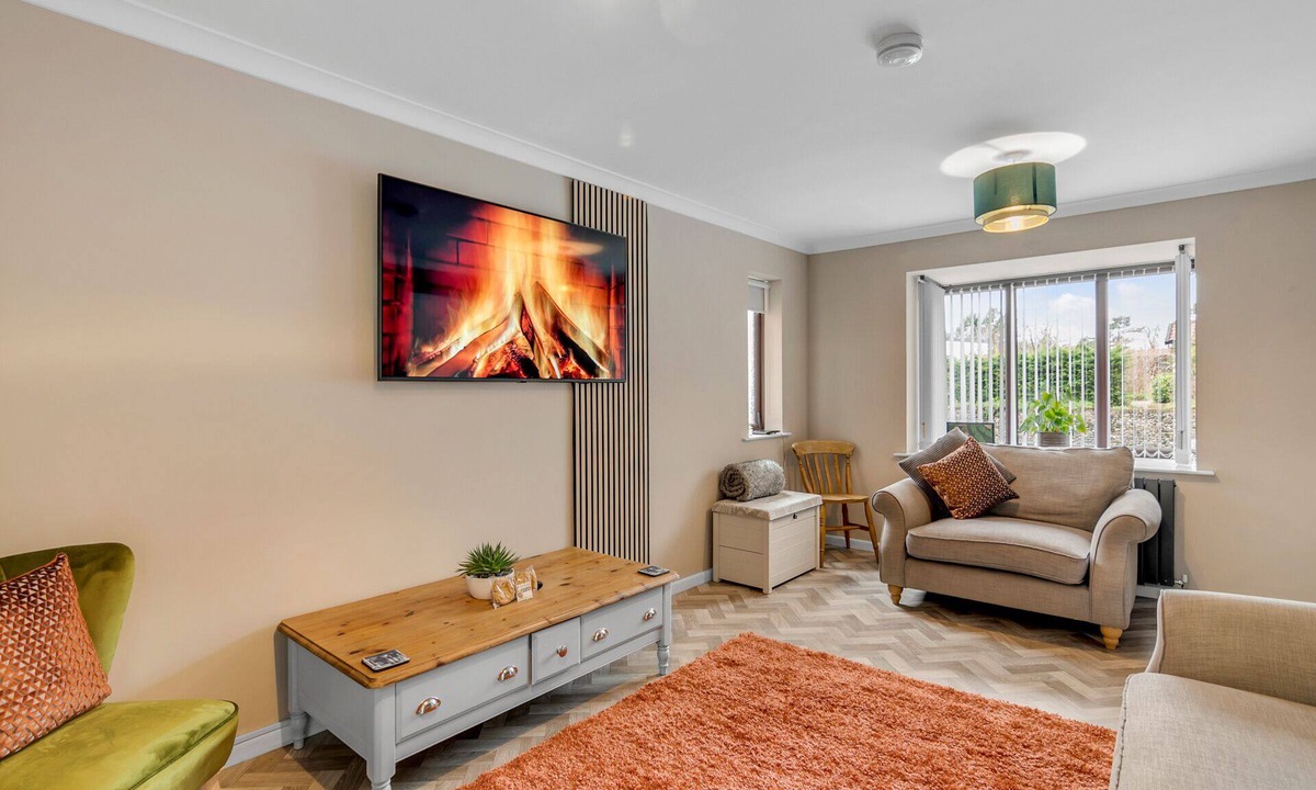 Norwich House | 3BR Home | Parking | Dart Board | Pet Friendly