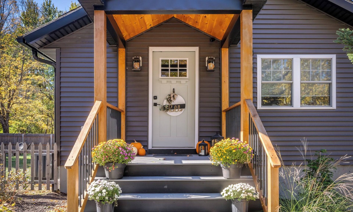 Wolfeboro House | 3BR House w/backyard 5 min to Beautiful Downtown Wolfeboro