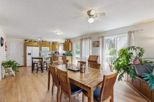 Chiloquin House | 3BR House with Lake Views, Full Kitchen, AandC and WiFi