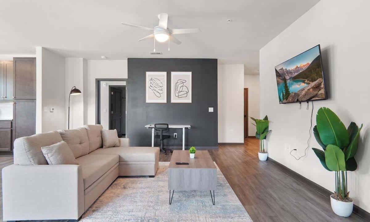 North Raleigh Apartment | 3BR | King Bed | Balcony | North Raleigh