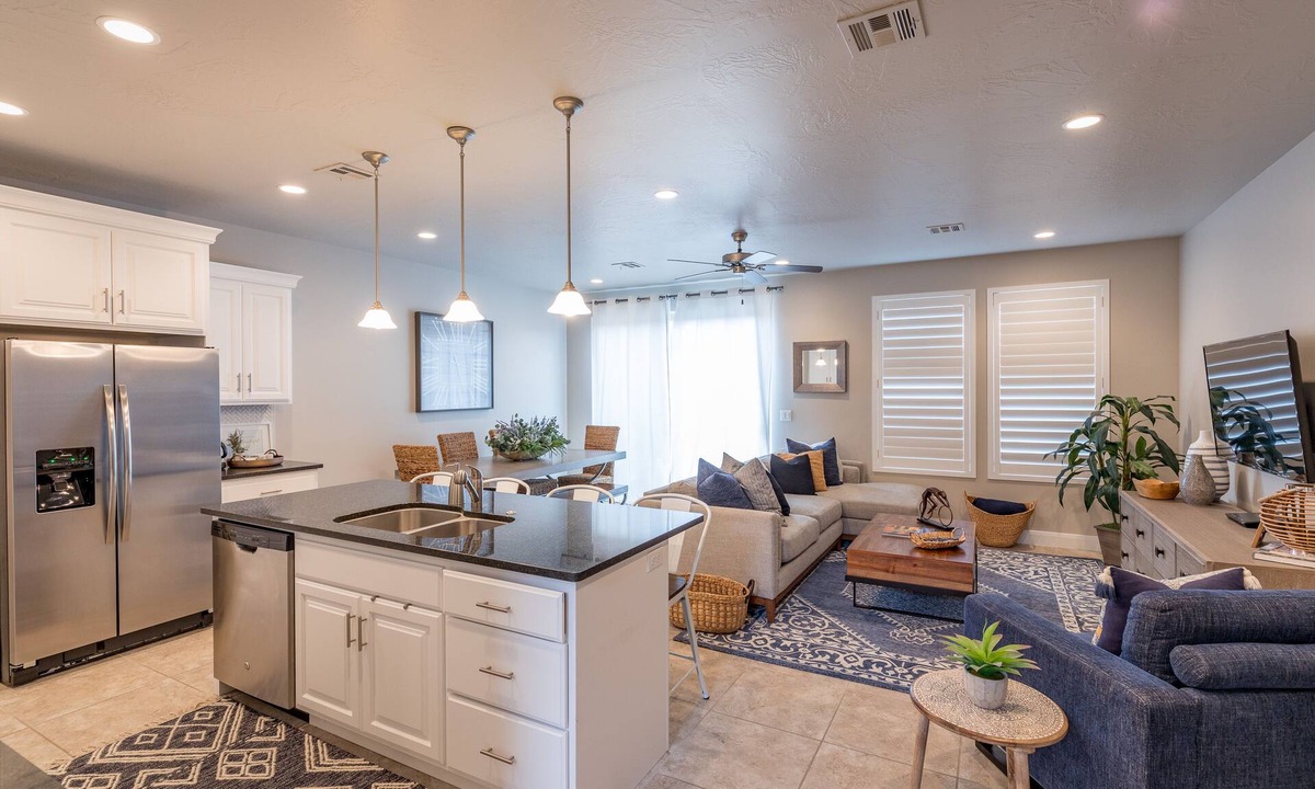 St. George Villa | 3BR + Loft on 9th Hole - Sunsets & Steps to Pool