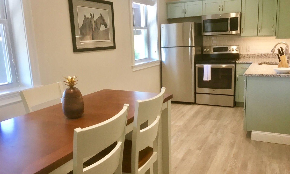 Historic Hill Apartment | 3BR Nautical Apt - Off Bellevue