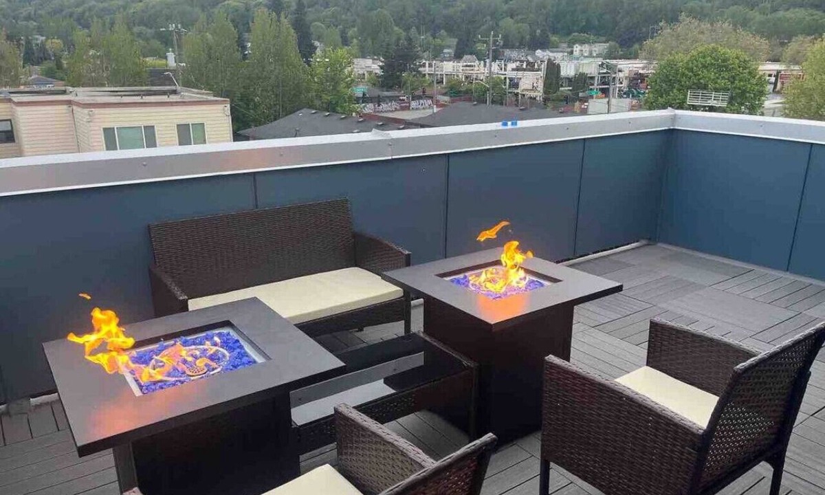 South Park House | 3BR Near Downtown, Rooftop Firepit, King bed, Parking