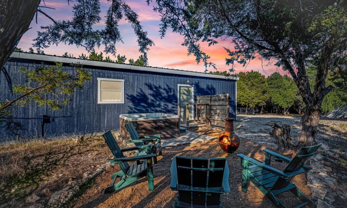 Driftwood House | 3BR Near Wimberely | Private Hot Tub| Sleeps 7