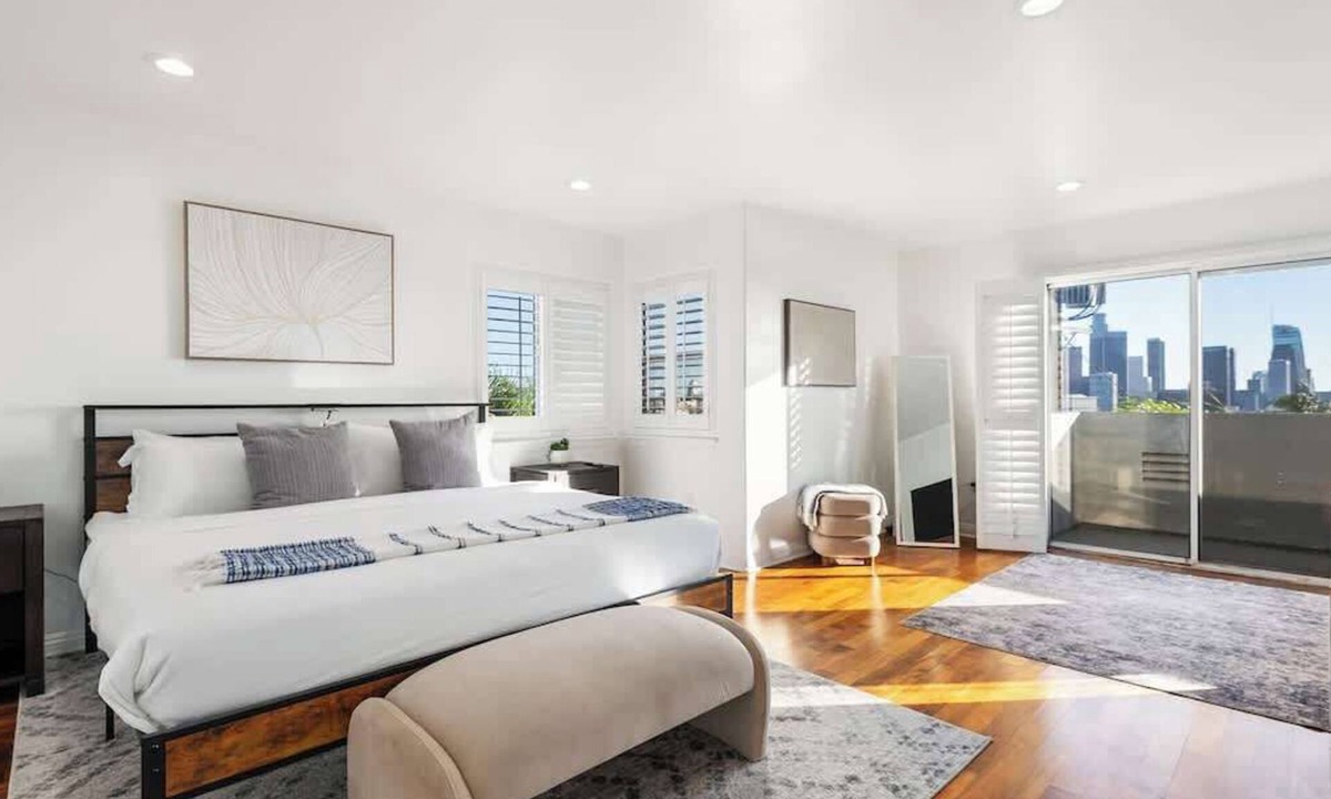 Downtown Los Angeles Condo | 3BR Penthouse with Ensuites Near Dodger Stadium