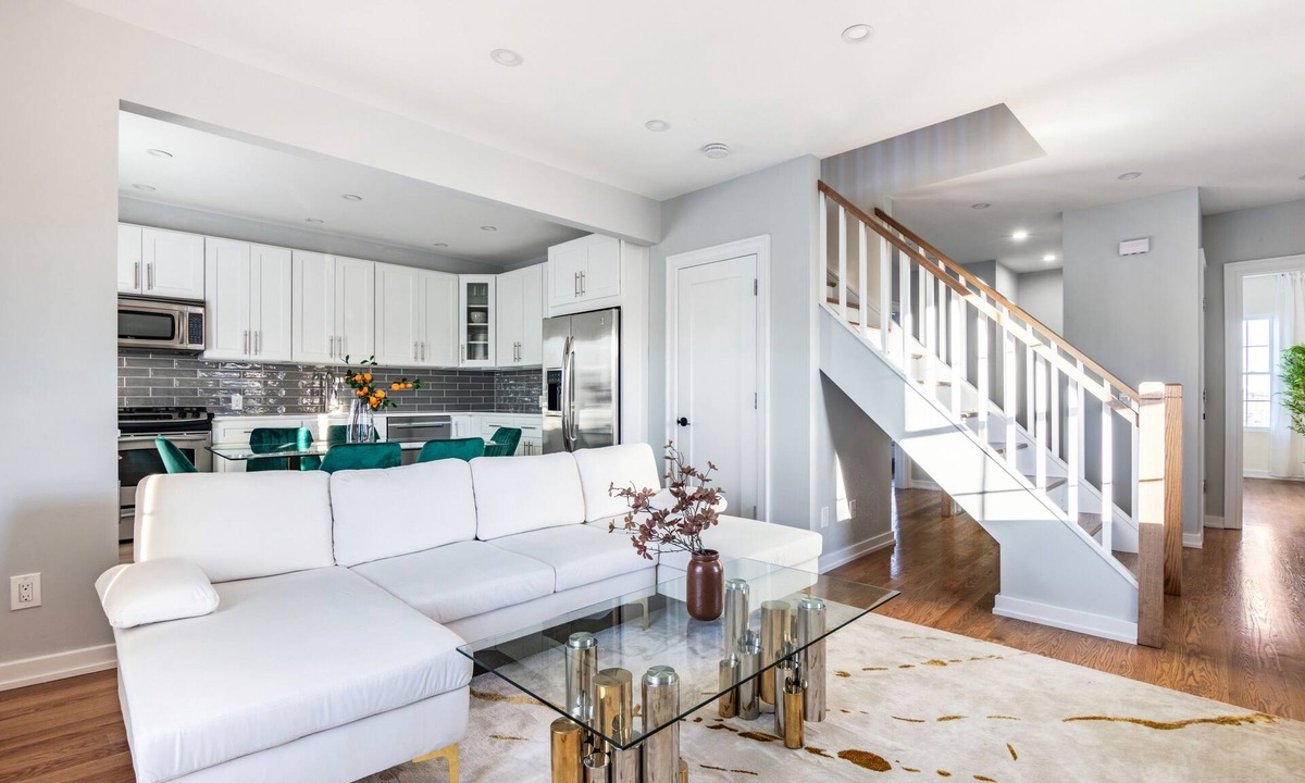 Southeast Yonkers House | 3BR Prime Luxury near NYC w Arcade Room