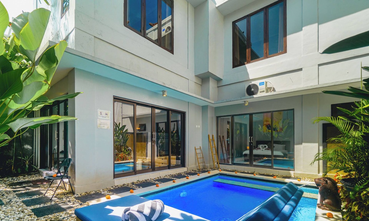 Dewi Sri Villa | 3BR Private Pool & Garden Seminyak Legian