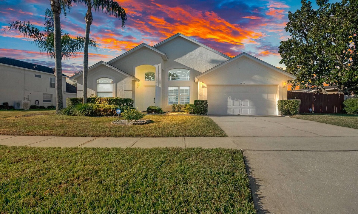 Lindfields House | 3BR | Private Pool | Near Disney | Inexpensive