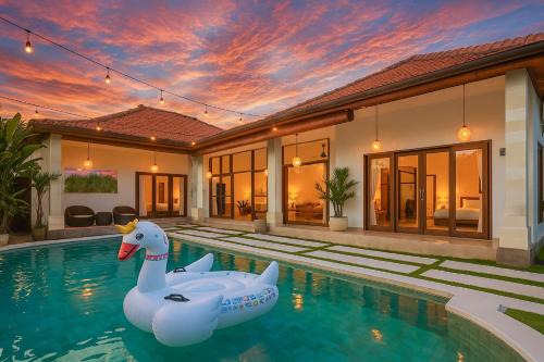 Batu Bolong Villa | 3BR Private Villa Canggu 5min ride To Beach Finns