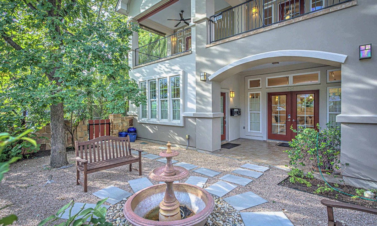 Bouldin Apartment | 3BR Retreat near South 1st St. | Walk to SoCo