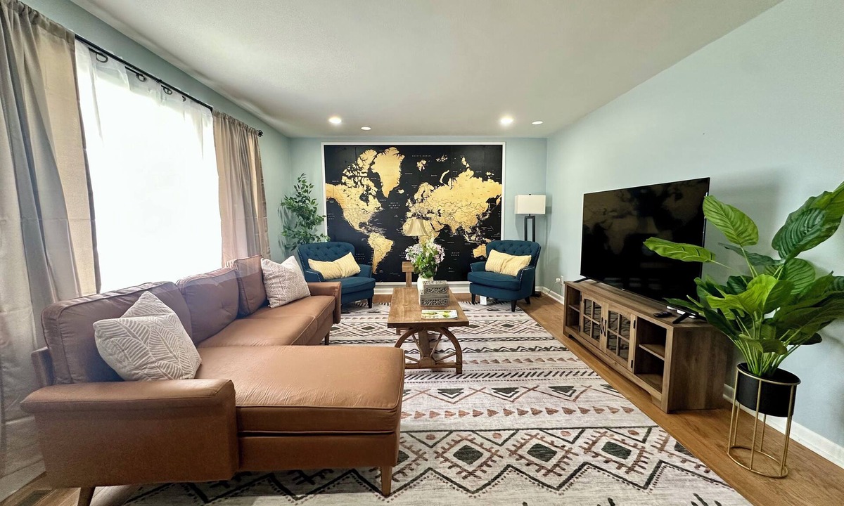 Rockford House | 3BR Rockford Getaway w/Game Room-Prime Location Near Everything