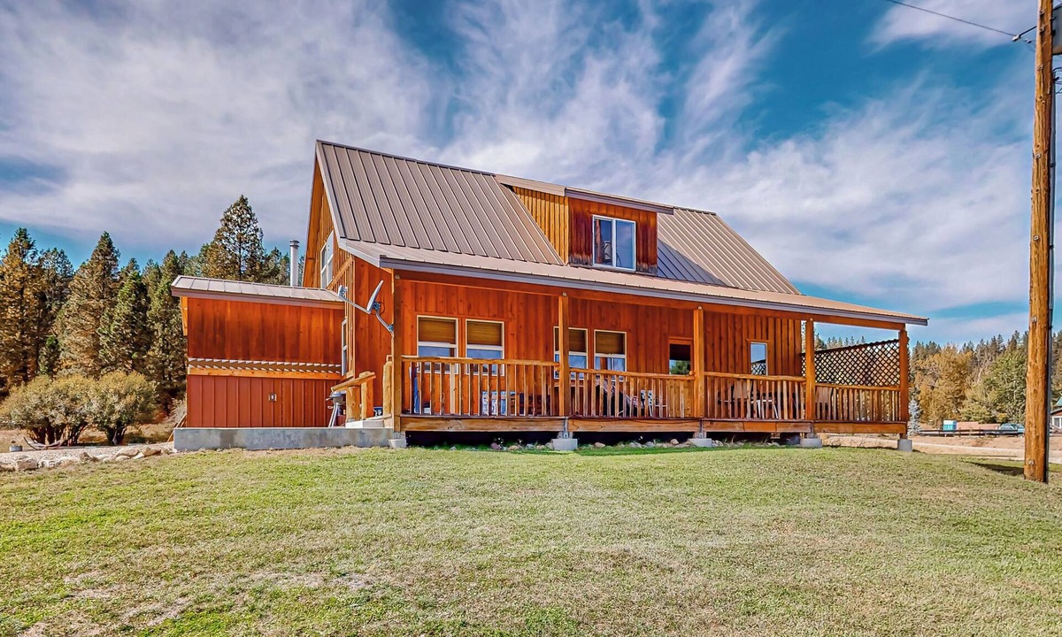 Garden Valley Cabin | 3BR Rustic Cabin w/2 Decks & Hot Tub