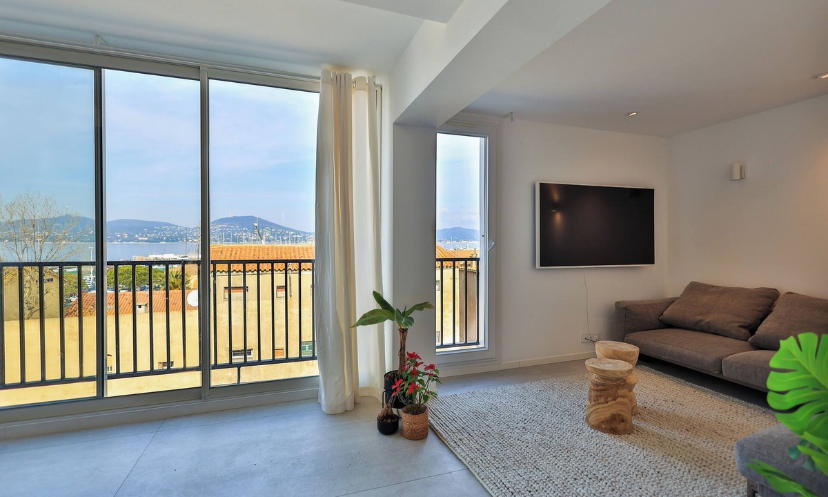 Saint-Tropez Apartment | 3BR Seaview Apartment – 2 Min Walk to Saint-Tropez Port + Free Parking