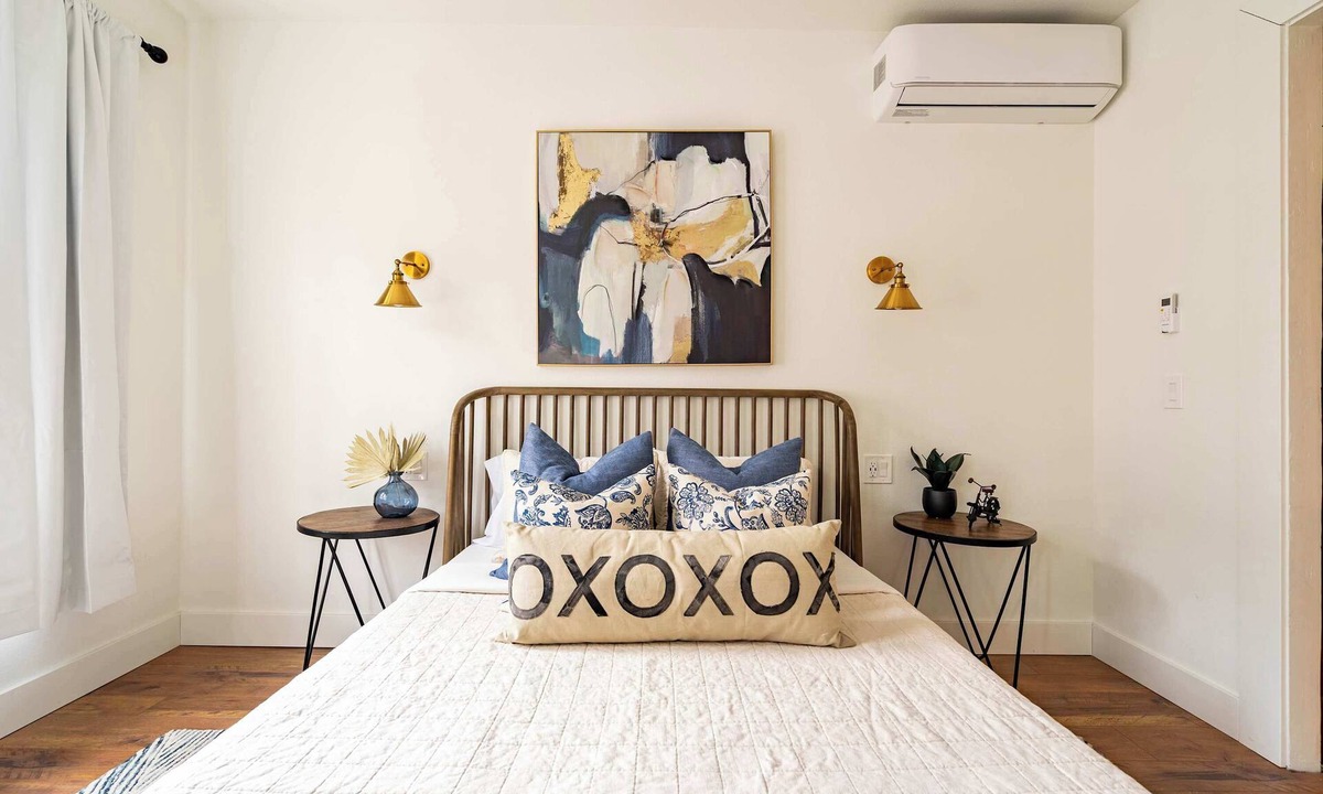 Uptown Apartment | 3BR - Sleeps 6 - Steps to NW 23rd - Fast WiFi