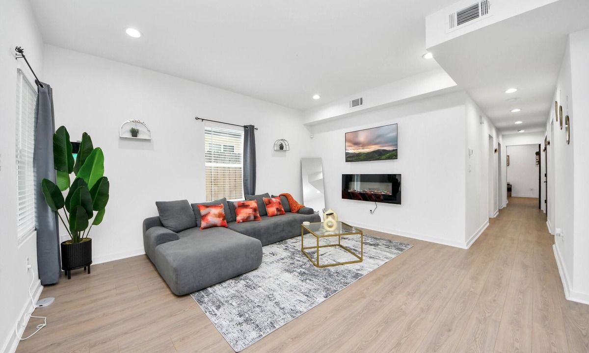 Northeast Houston House | 3BR Sleeps 8 Near DT Free Parking & Fast WiFi