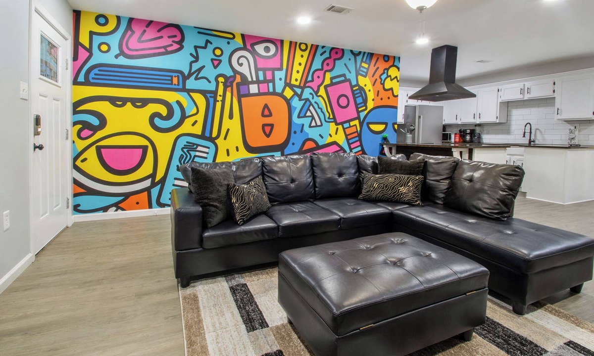 Russellville House | 3BR Stylish Home In The Heart Of Russellville Great For Long Stays