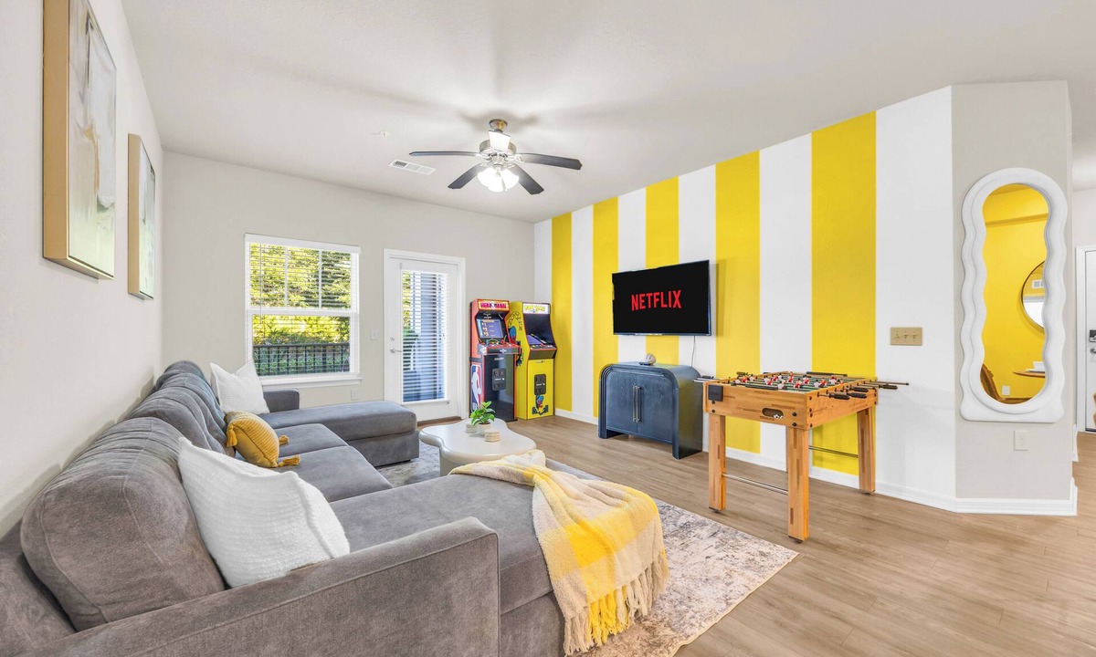 Northside Apartment | 3BR Suite l POOL! GAMES! Pet-Friendly!