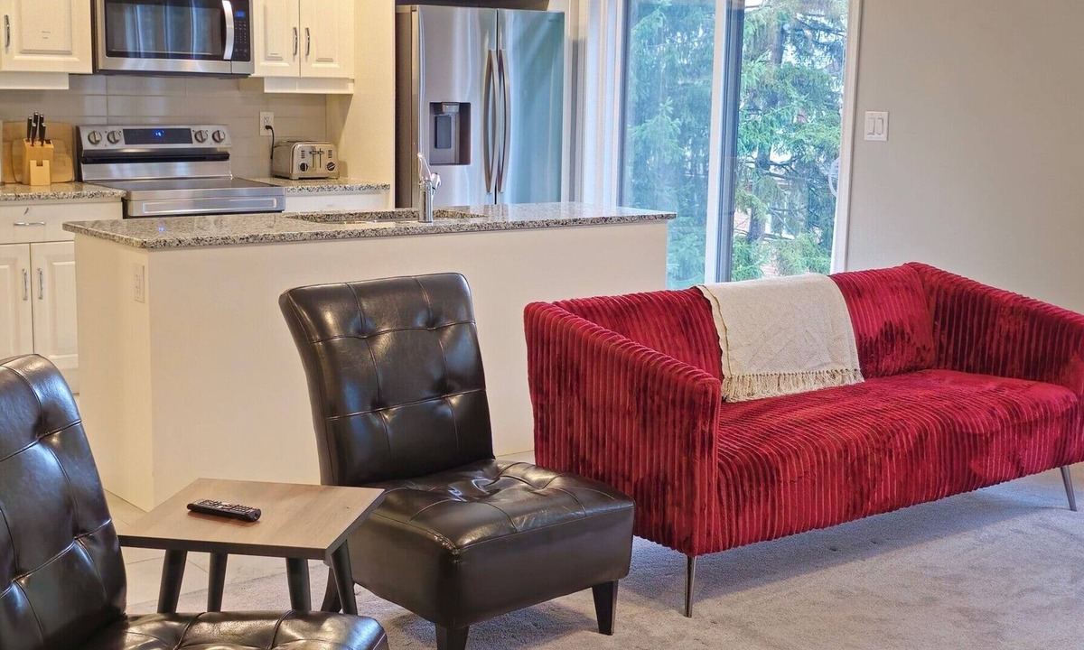 Midland House | 3BR Townhome, Georgian Bay, Free Parking