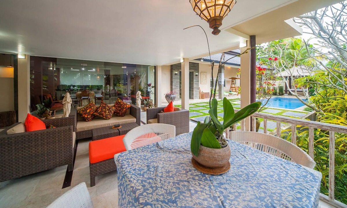 Melayang Villa | 3BR Villa Damai with Pool & Rice Field