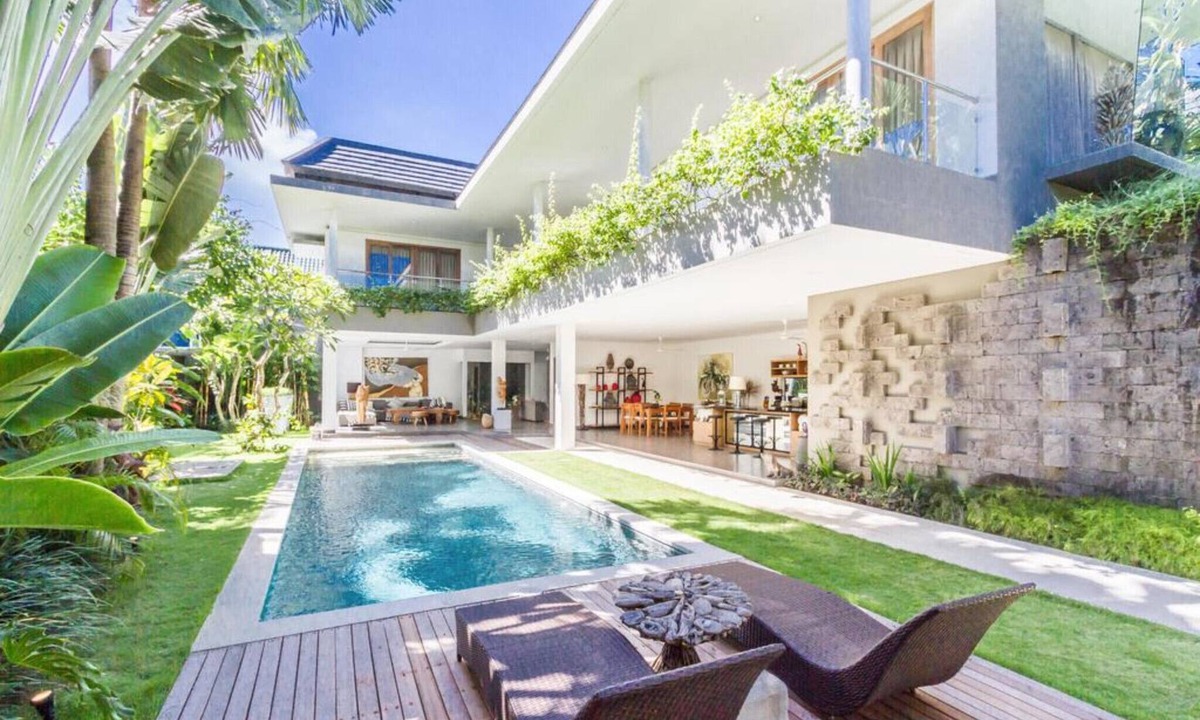 Dyanapura Villa | 3BR Villa in Seminyak | Walking distance to Beach