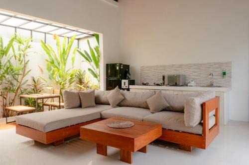 Selong Belanak Villa | 3BR Villa with Private pool