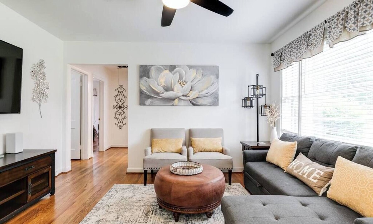 Richmond House | 3BR w/Fenced Yard + Fire Pit | Sleeps 8