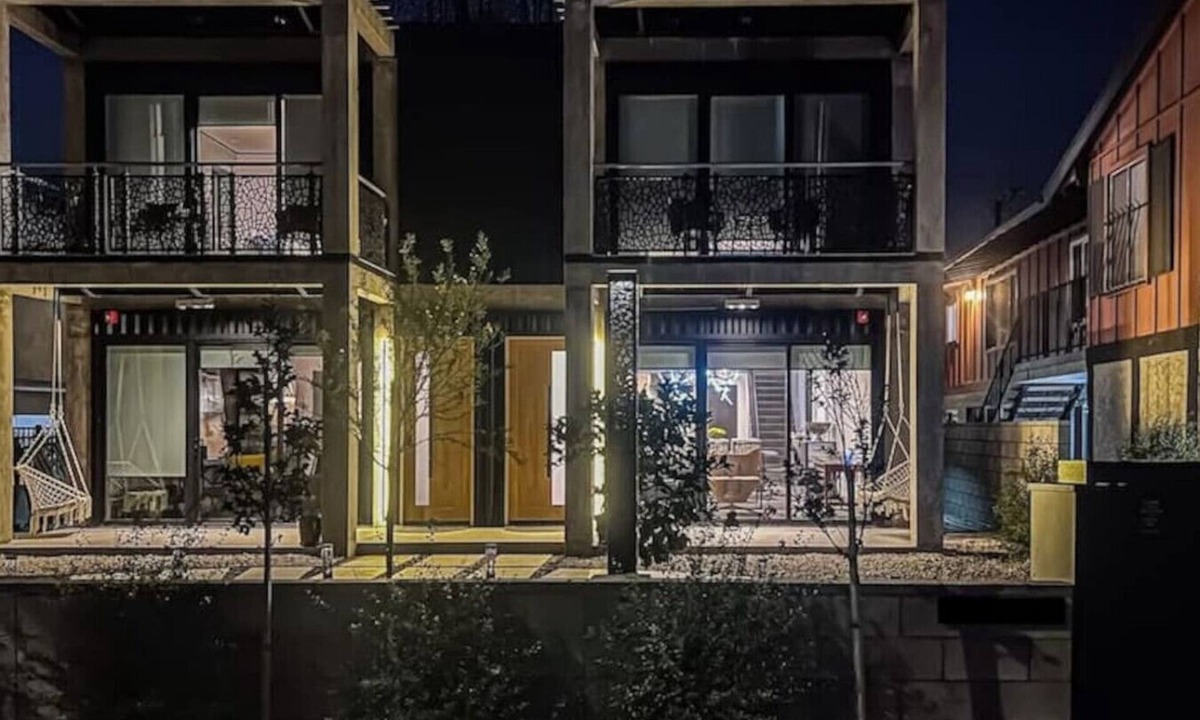 Eastside House | 3BR w/King Bed + 3.5 Baths Near Beach