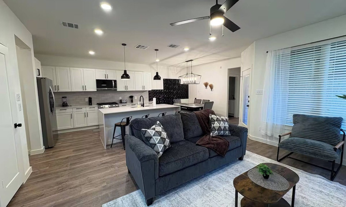 Barrett House | 3BR Waterfront Oasis with Lagoon Access and Private Garage