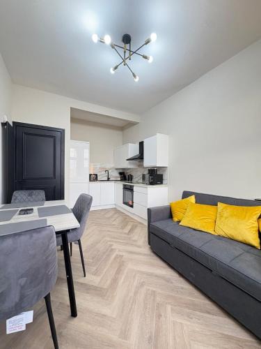 North West Apartment | 3BR West End Flat w Free Parking