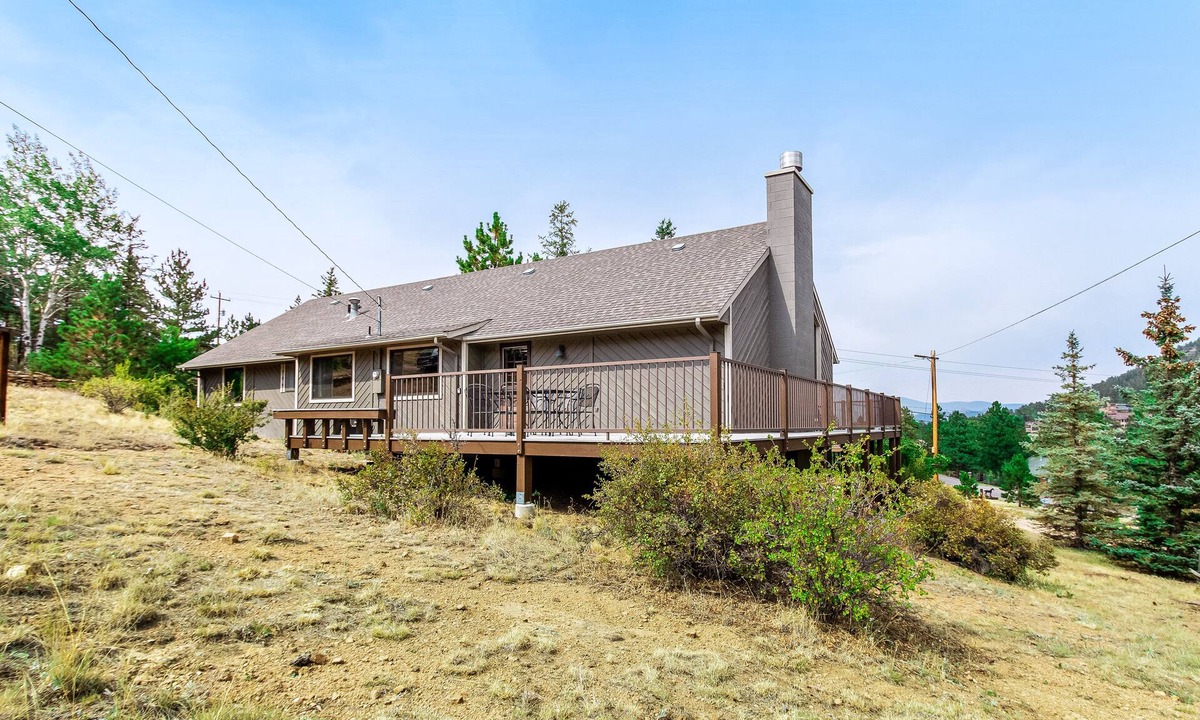 Carriage Hills House | 3BR with Epic Mountain Views and Huge Deck!