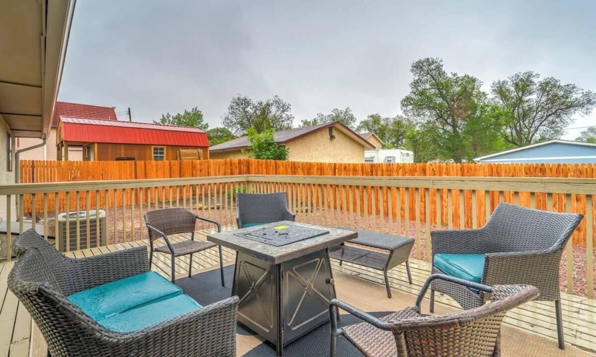 Colorado Springs House | 3BR with Patio and Fire pit near Hiking & Downtown