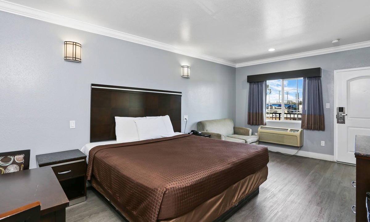 La Habra Hotel | 3rd Avenue Inn
