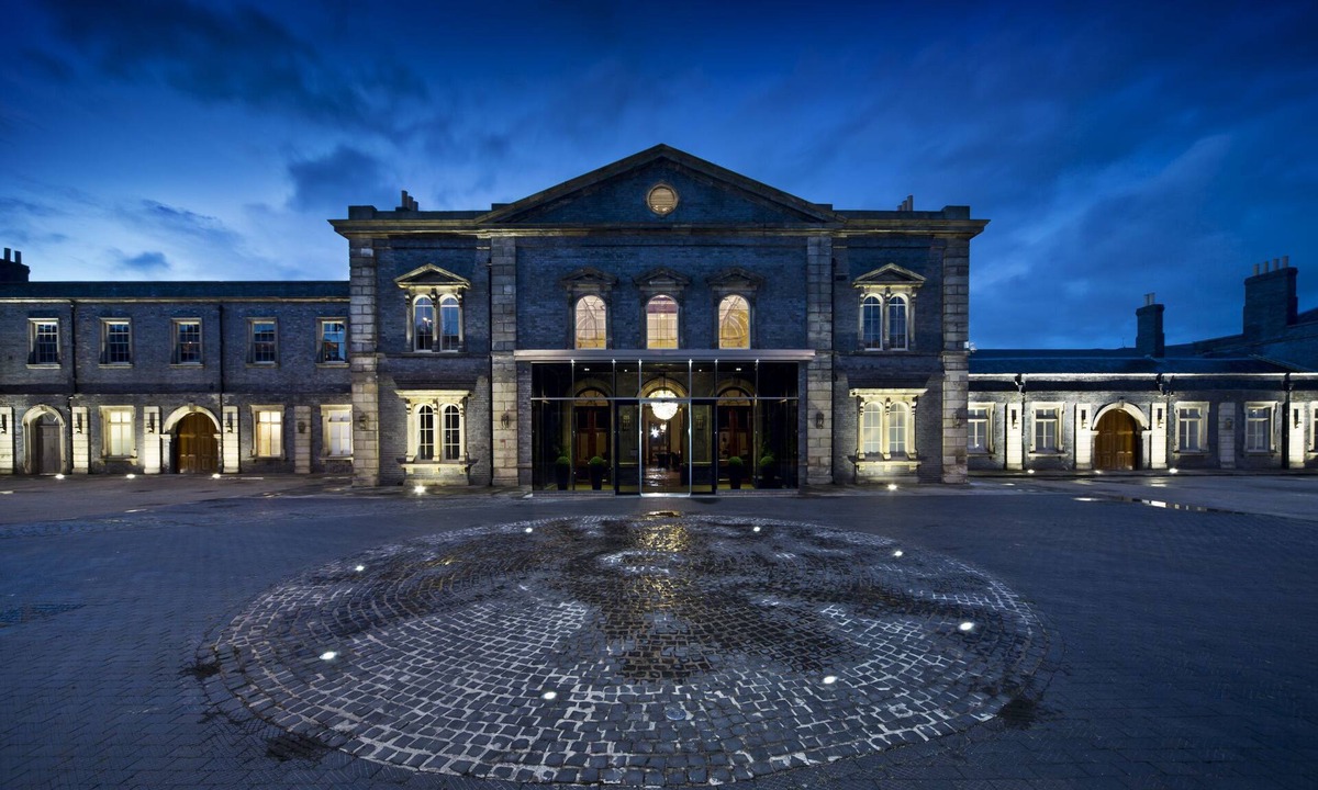 Wolverhampton Apartment | 3rd Floor Penthouse Corner Apartment/Balcony