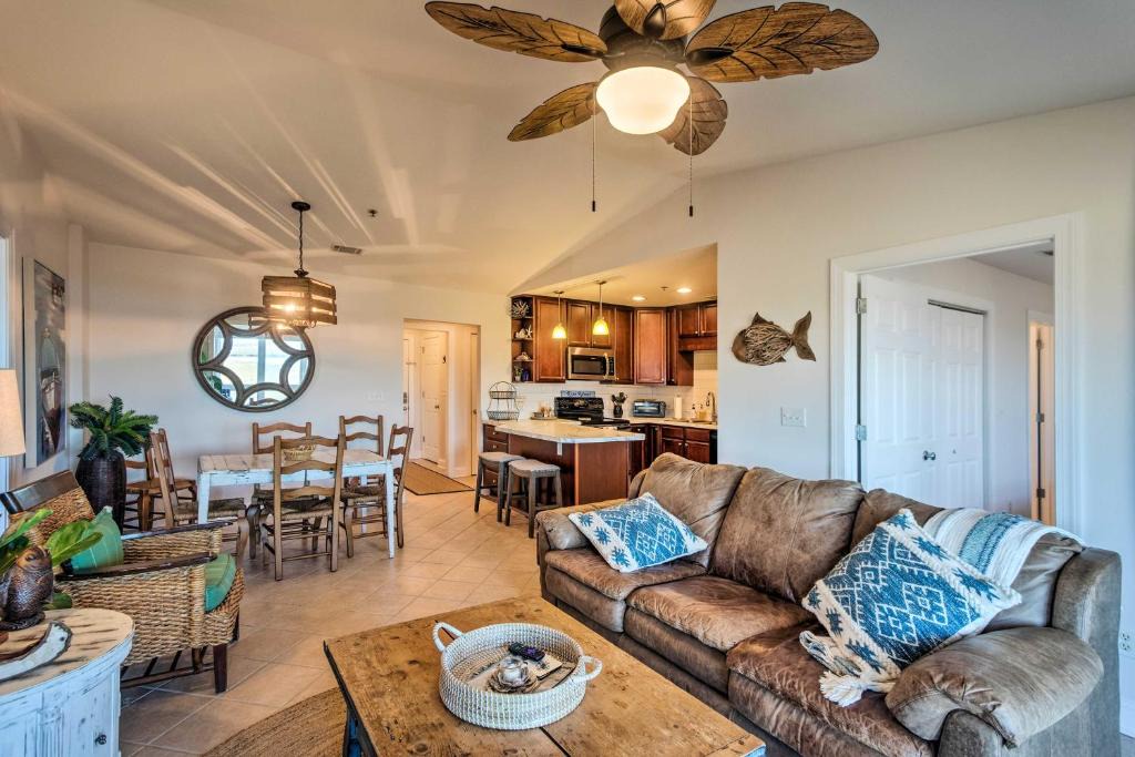 Darien Apartment | 3rd-Floor Riverfront Condo Walk to Downtown Eats!